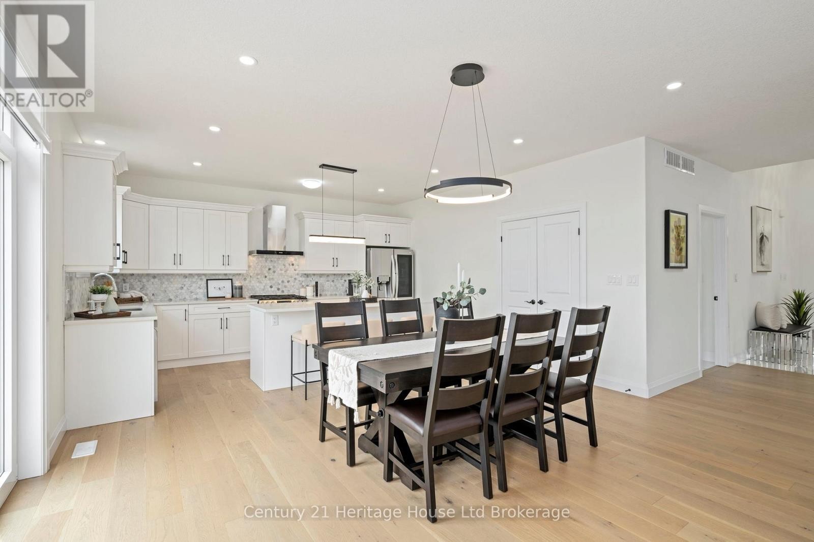 












2363 BAKERVILLA STREET

,
London South (South V),




Ontario
N6P0H4

