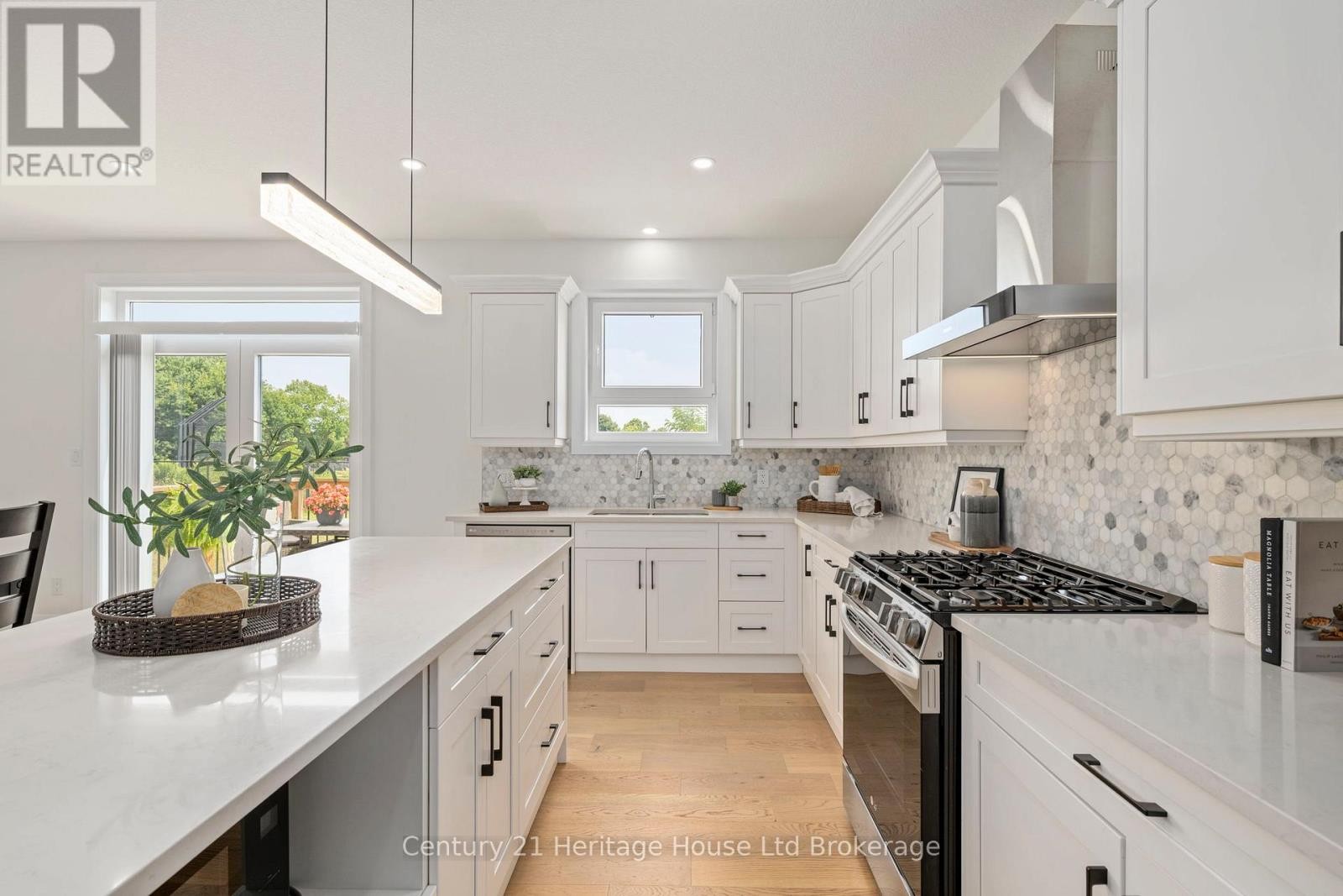 












2363 BAKERVILLA STREET

,
London South (South V),




Ontario
N6P0H4

