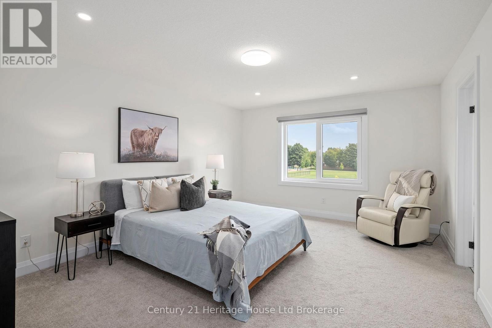 












2363 BAKERVILLA STREET

,
London South (South V),




Ontario
N6P0H4

