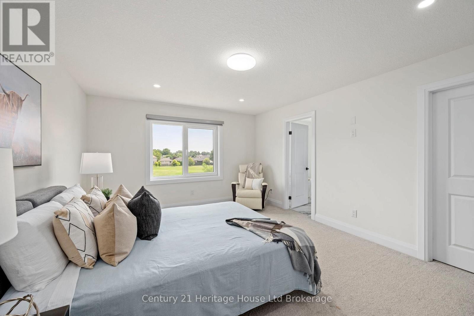 












2363 BAKERVILLA STREET

,
London South (South V),




Ontario
N6P0H4

