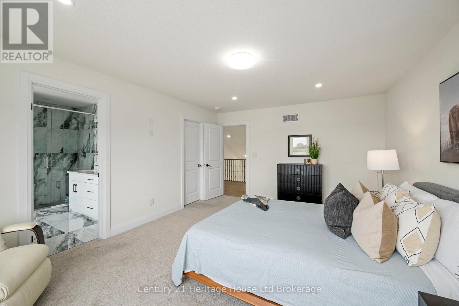 












2363 BAKERVILLA STREET

,
London South (South V),




Ontario
N6P0H4

