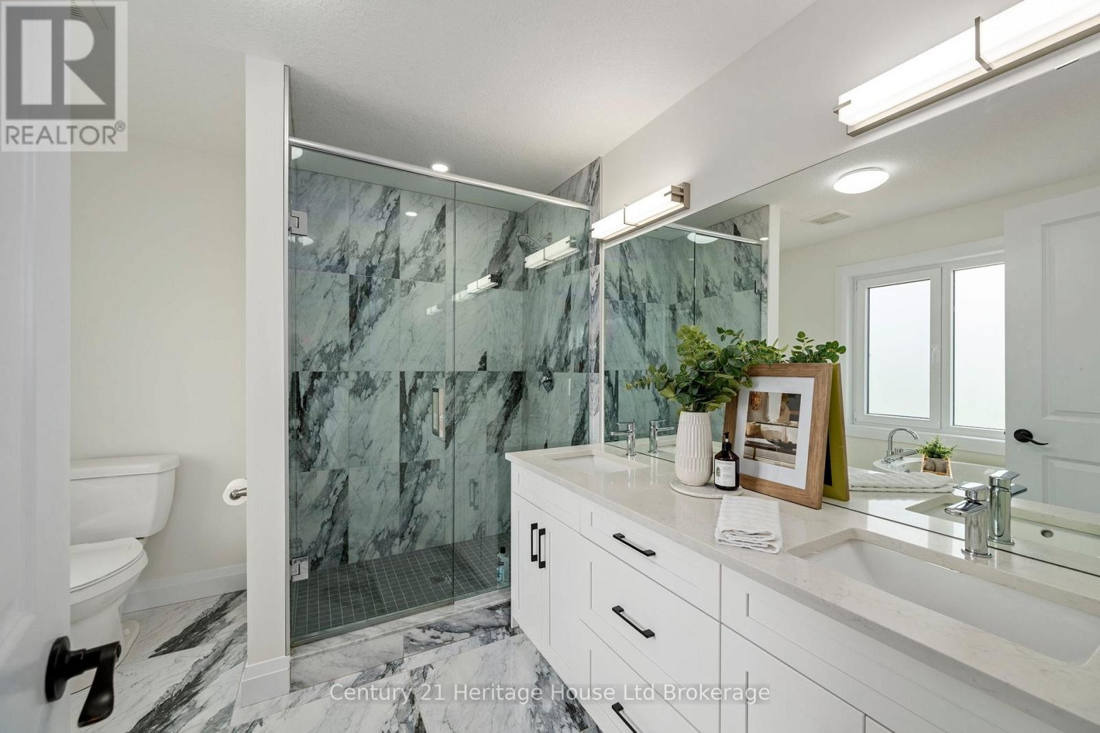 












2363 BAKERVILLA STREET

,
London South (South V),




Ontario
N6P0H4

