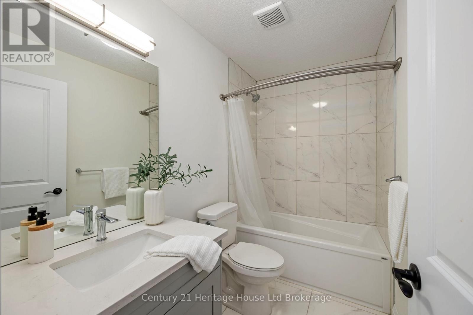 












2363 BAKERVILLA STREET

,
London South (South V),




Ontario
N6P0H4

