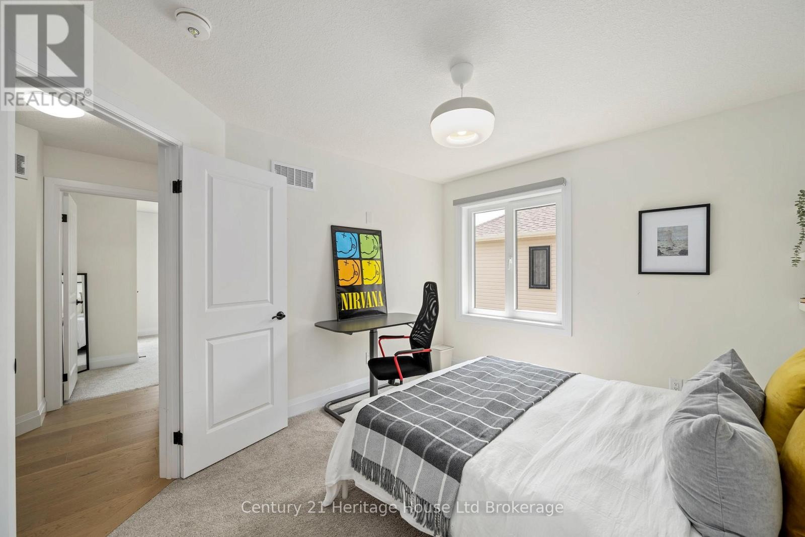 












2363 BAKERVILLA STREET

,
London South (South V),




Ontario
N6P0H4

