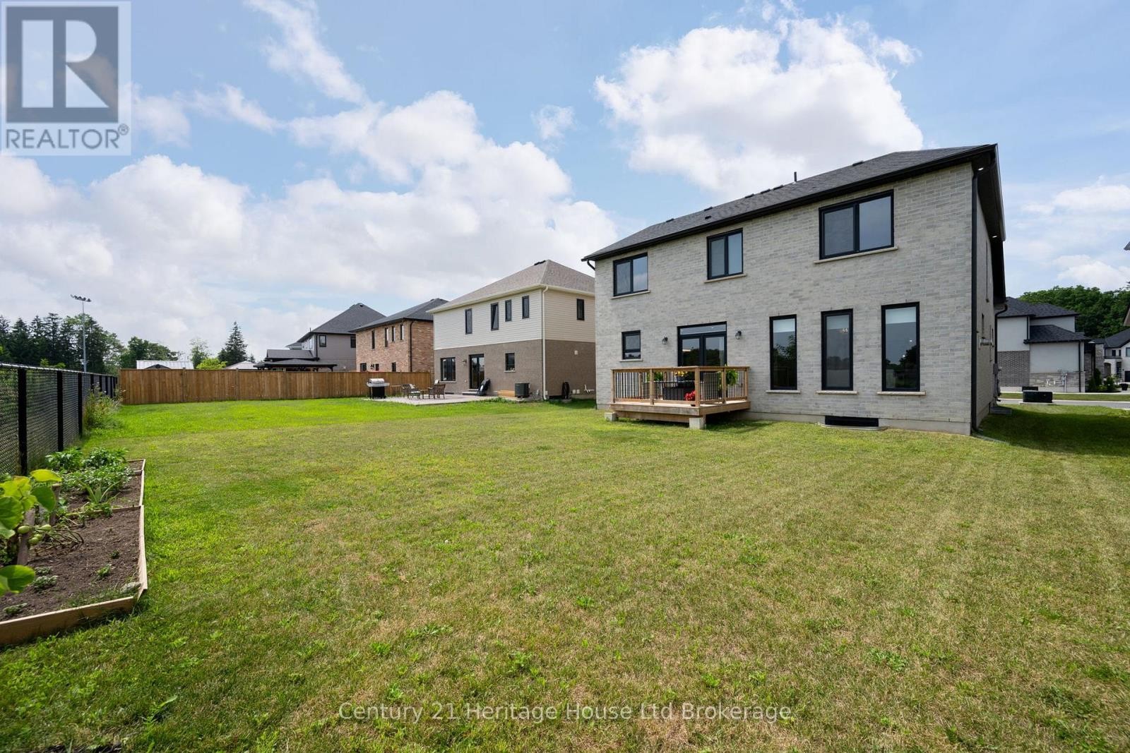 












2363 BAKERVILLA STREET

,
London South (South V),




Ontario
N6P0H4

