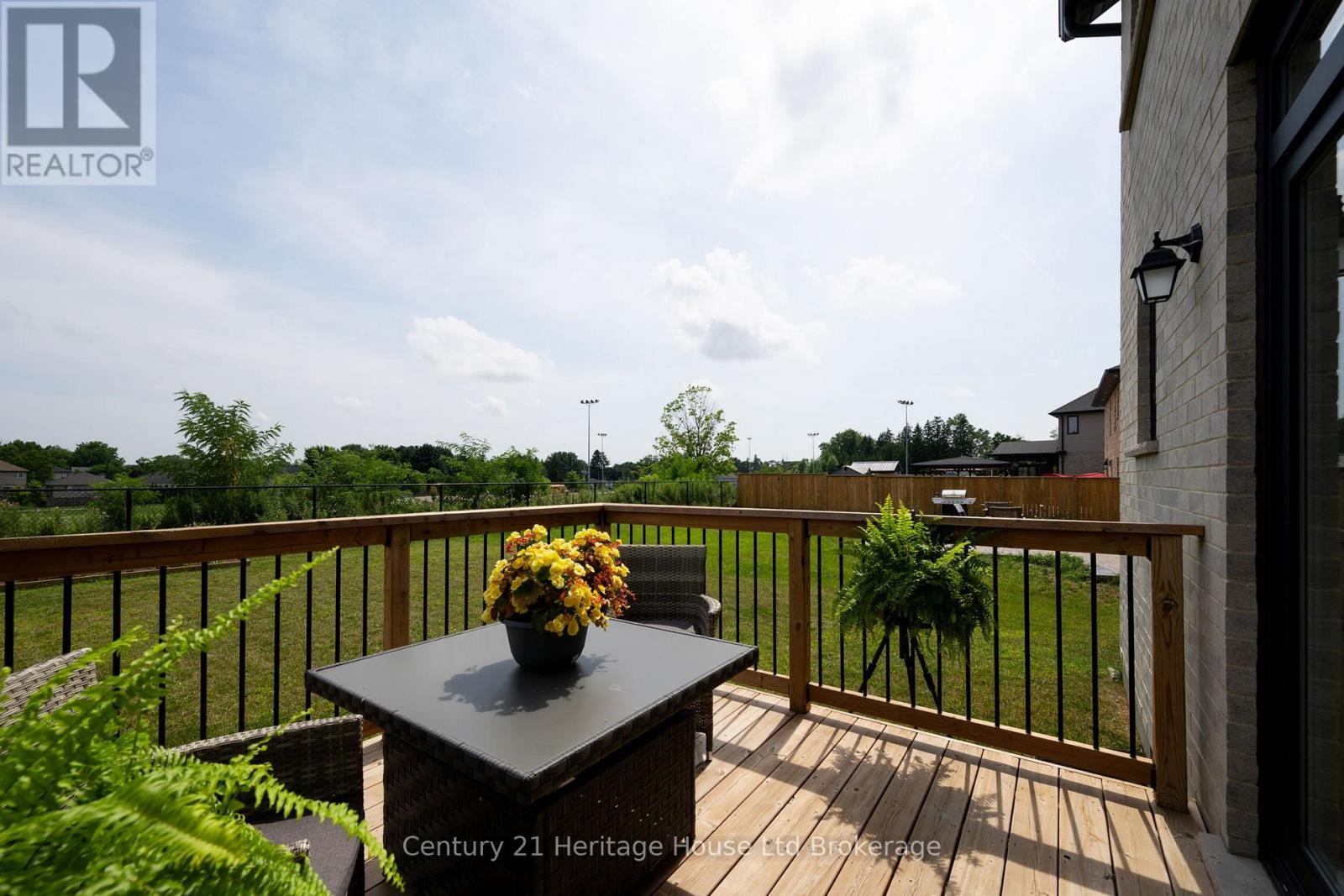 












2363 BAKERVILLA STREET

,
London South (South V),




Ontario
N6P0H4

