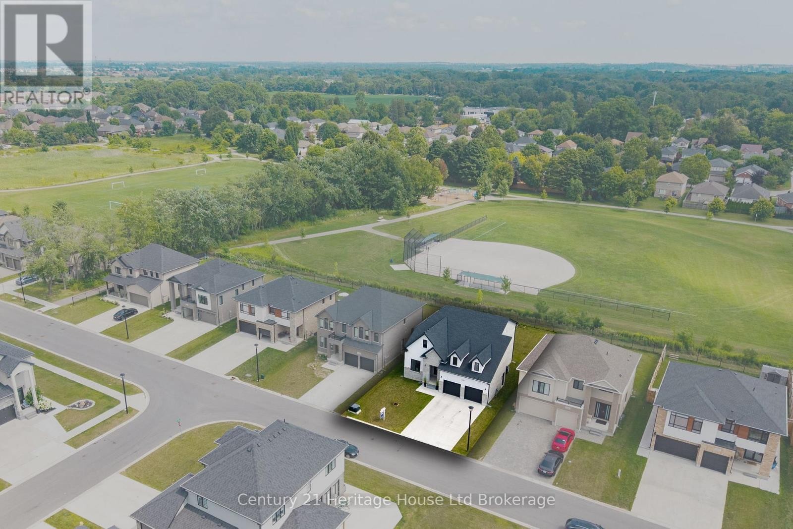 












2363 BAKERVILLA STREET

,
London South (South V),




Ontario
N6P0H4

