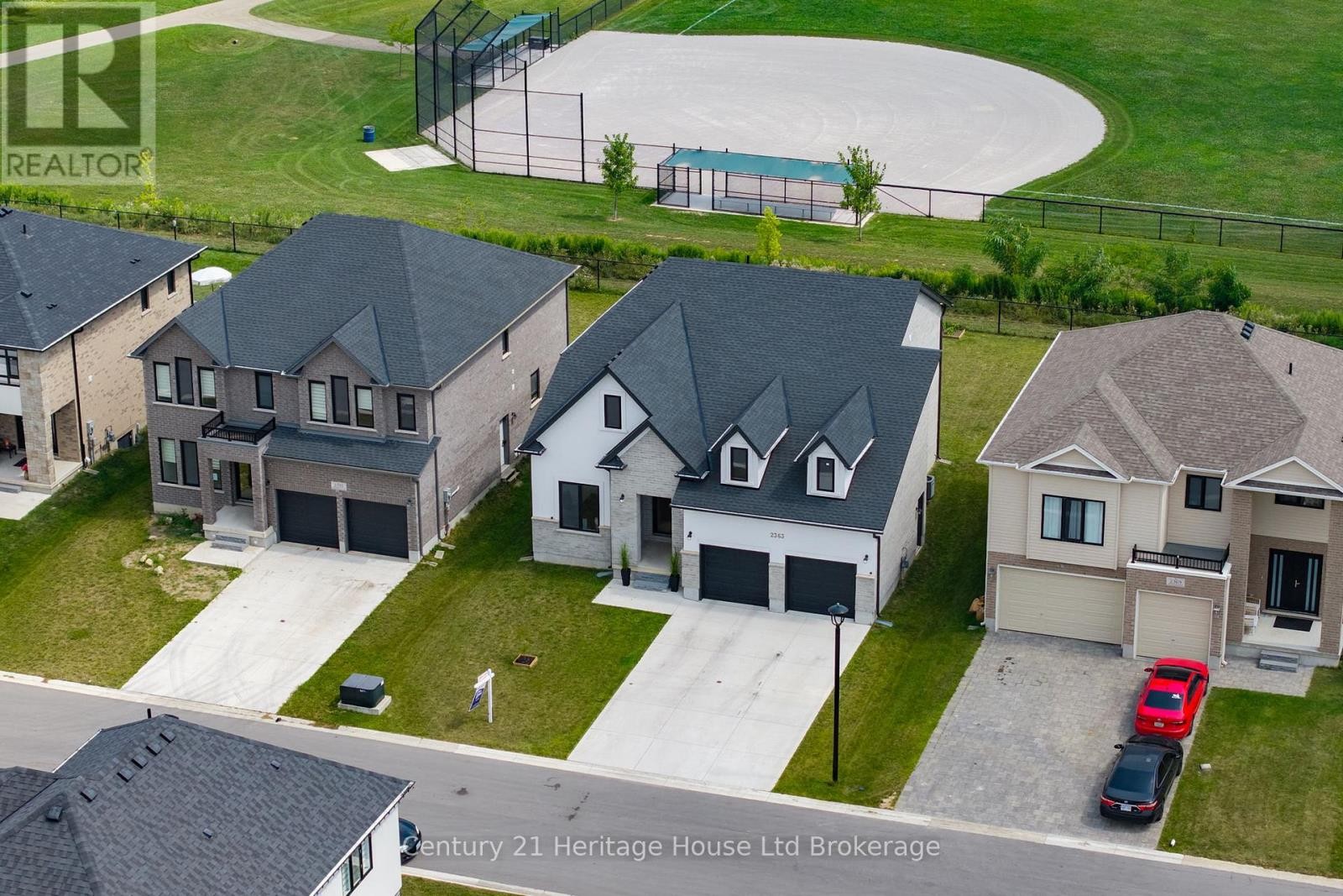 












2363 BAKERVILLA STREET

,
London South (South V),




Ontario
N6P0H4

