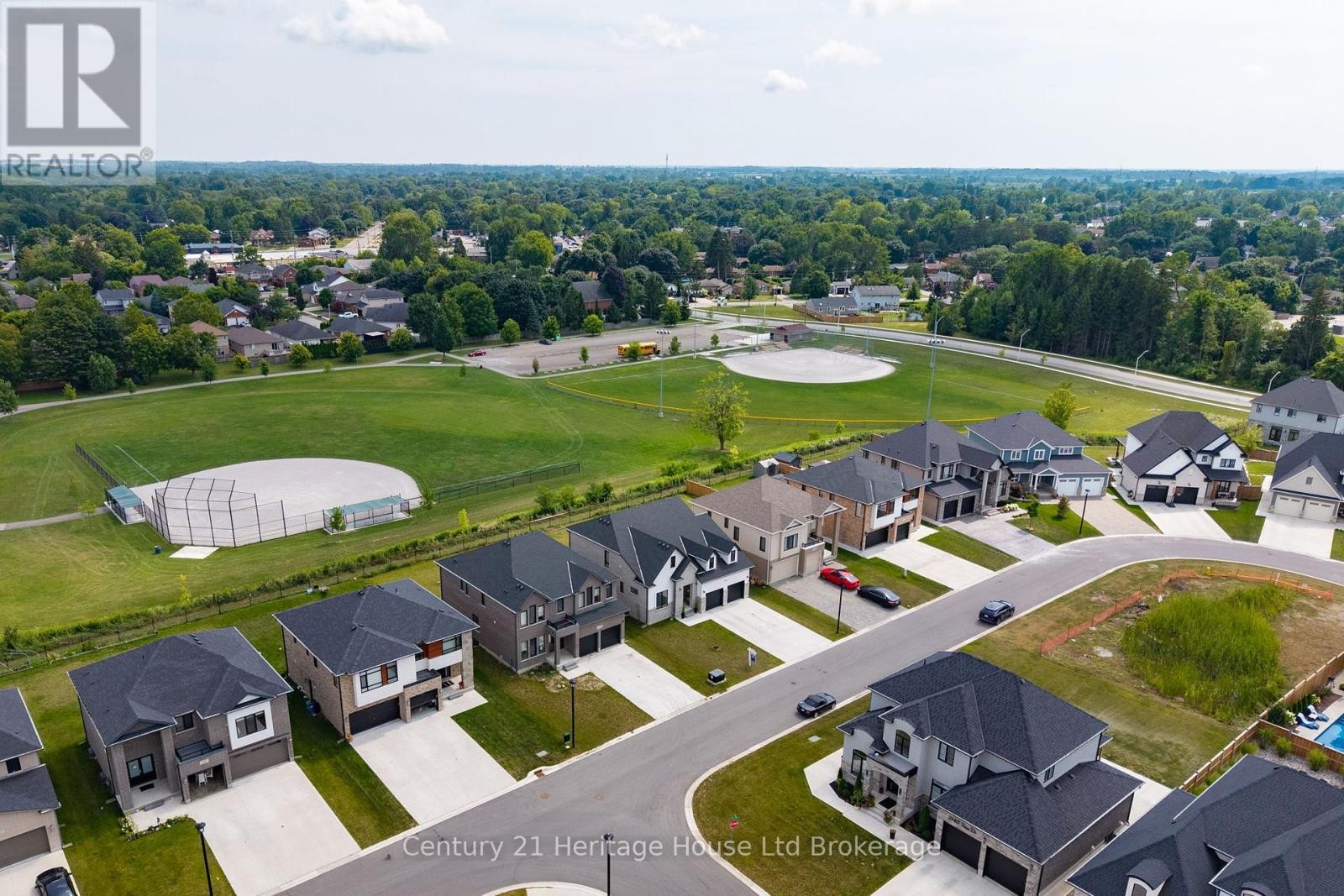 












2363 BAKERVILLA STREET

,
London South (South V),




Ontario
N6P0H4

