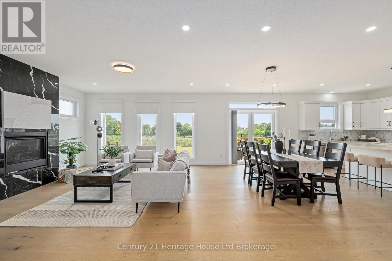 












2363 BAKERVILLA STREET

,
London South (South V),




Ontario
N6P0H4

