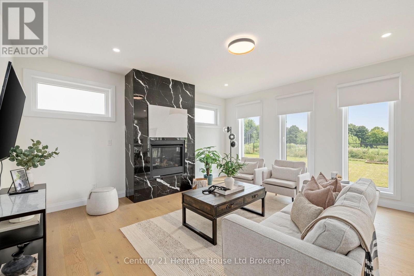 












2363 BAKERVILLA STREET

,
London South (South V),




Ontario
N6P0H4

