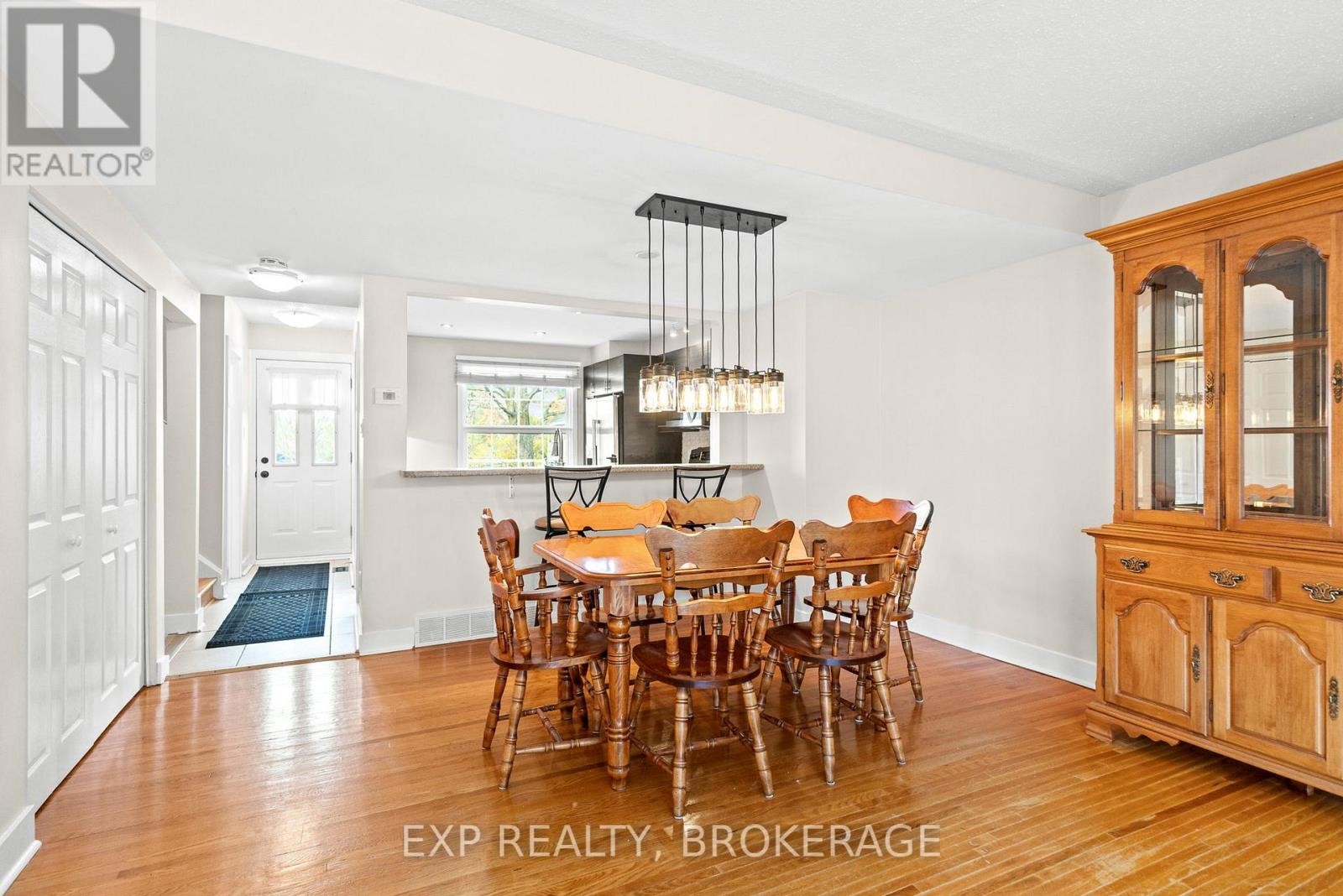 












896 WALKLEY ROAD

,
Ottawa,




Ontario
K1V6R5

