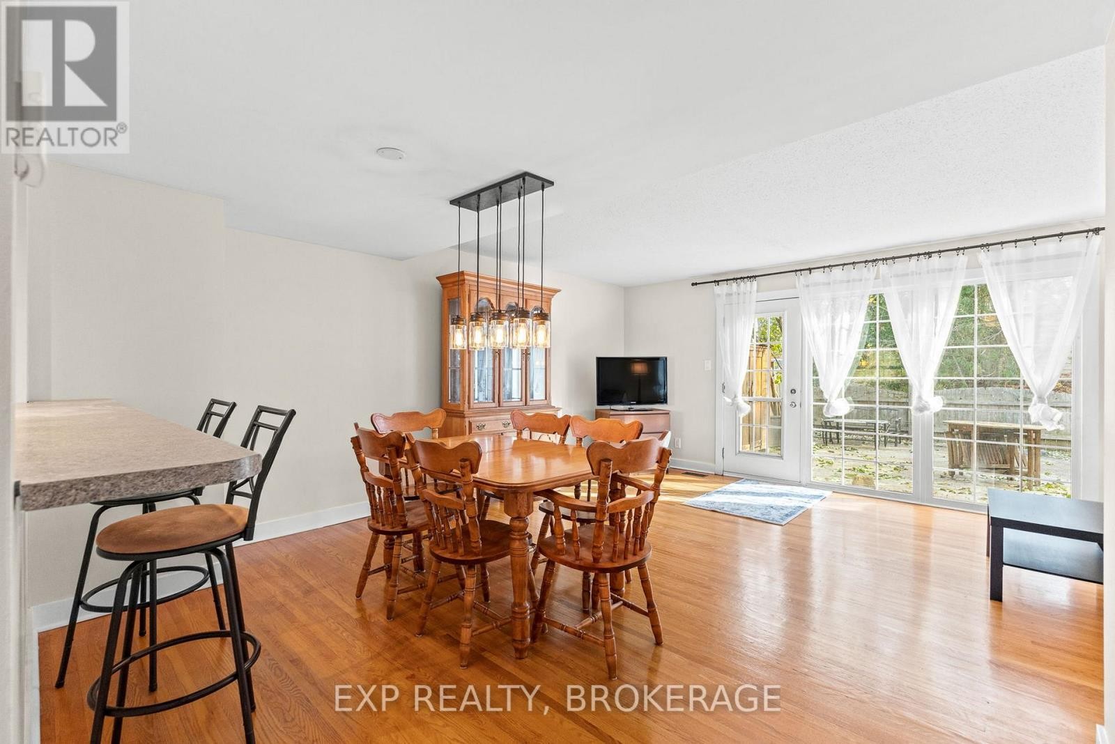 












896 WALKLEY ROAD

,
Ottawa,




Ontario
K1V6R5

