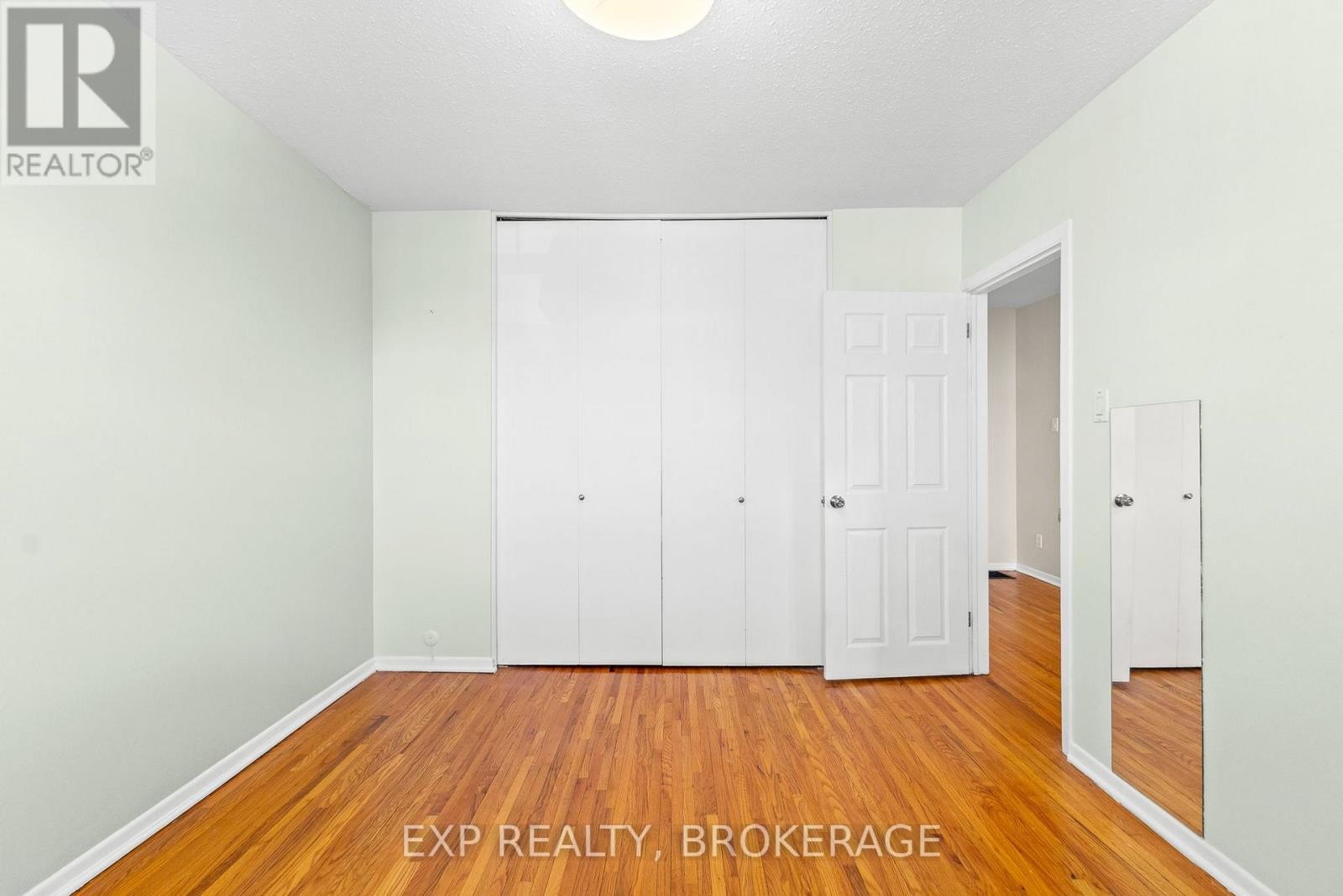 












896 WALKLEY ROAD

,
Ottawa,




Ontario
K1V6R5

