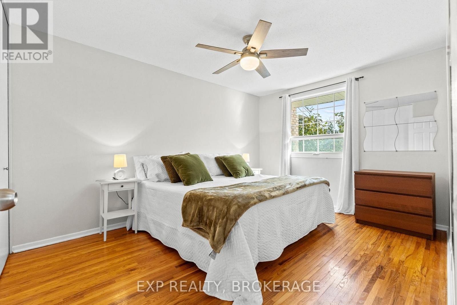 












896 WALKLEY ROAD

,
Ottawa,




Ontario
K1V6R5

