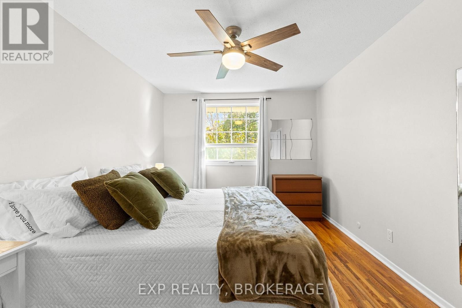 












896 WALKLEY ROAD

,
Ottawa,




Ontario
K1V6R5

