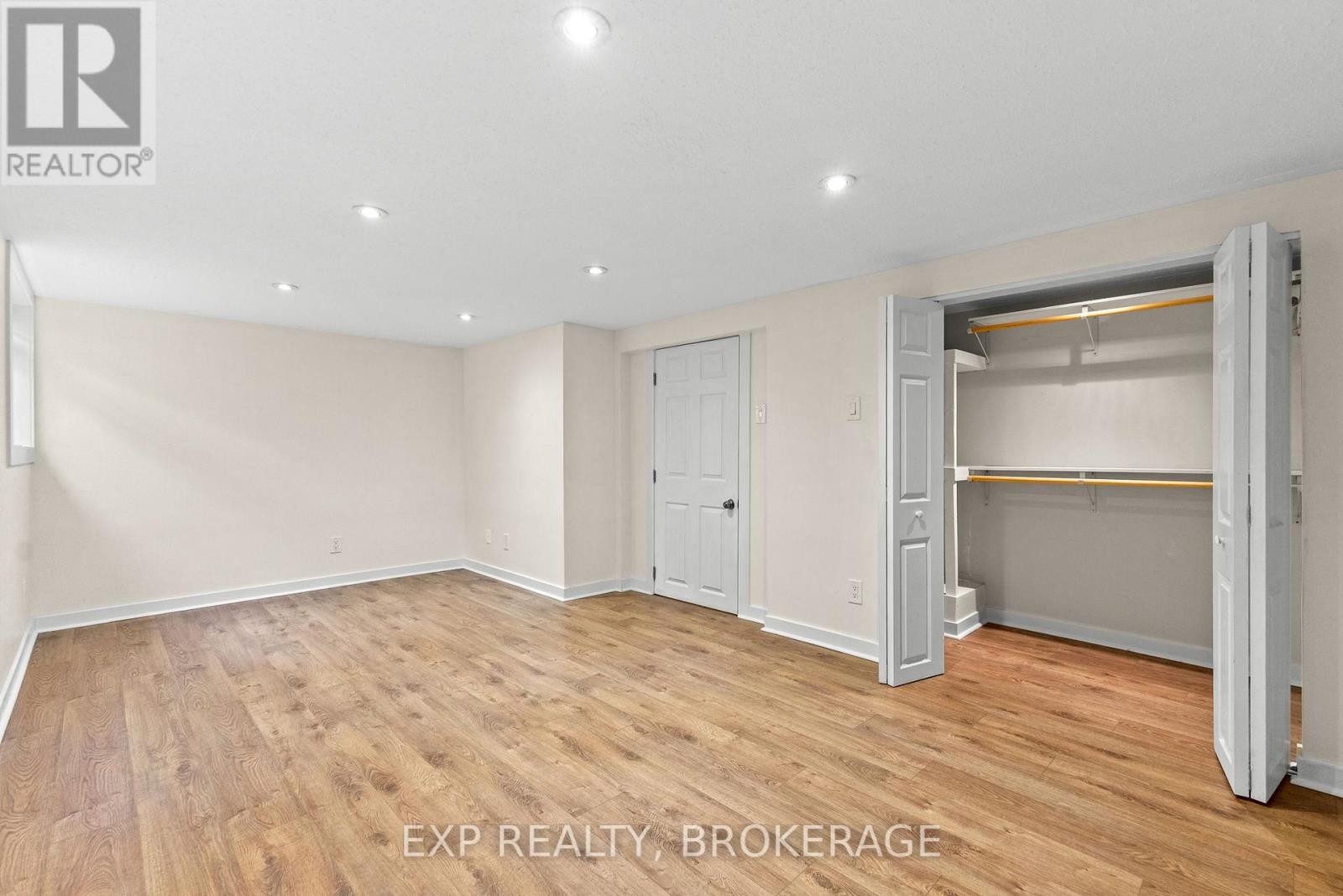 












896 WALKLEY ROAD

,
Ottawa,




Ontario
K1V6R5

