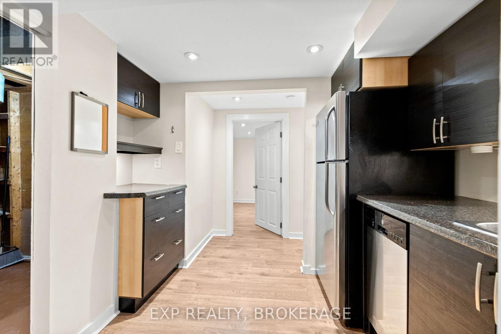 












896 WALKLEY ROAD

,
Ottawa,




Ontario
K1V6R5

