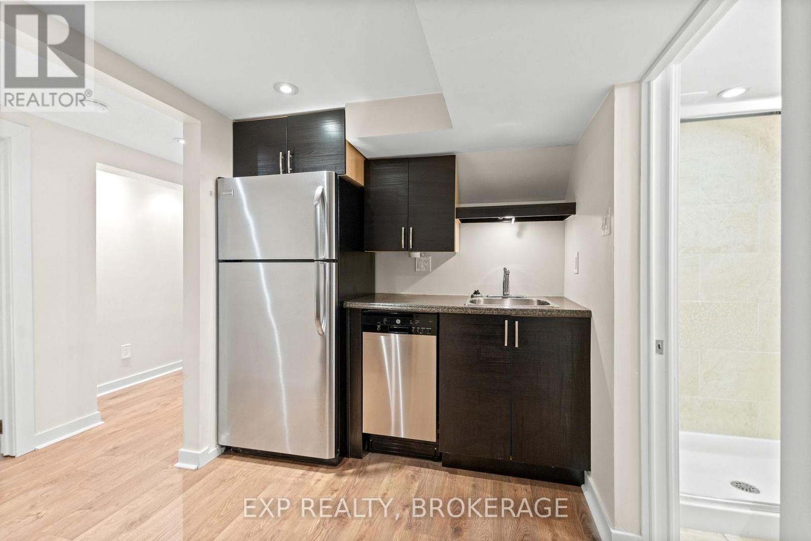 












896 WALKLEY ROAD

,
Ottawa,




Ontario
K1V6R5

