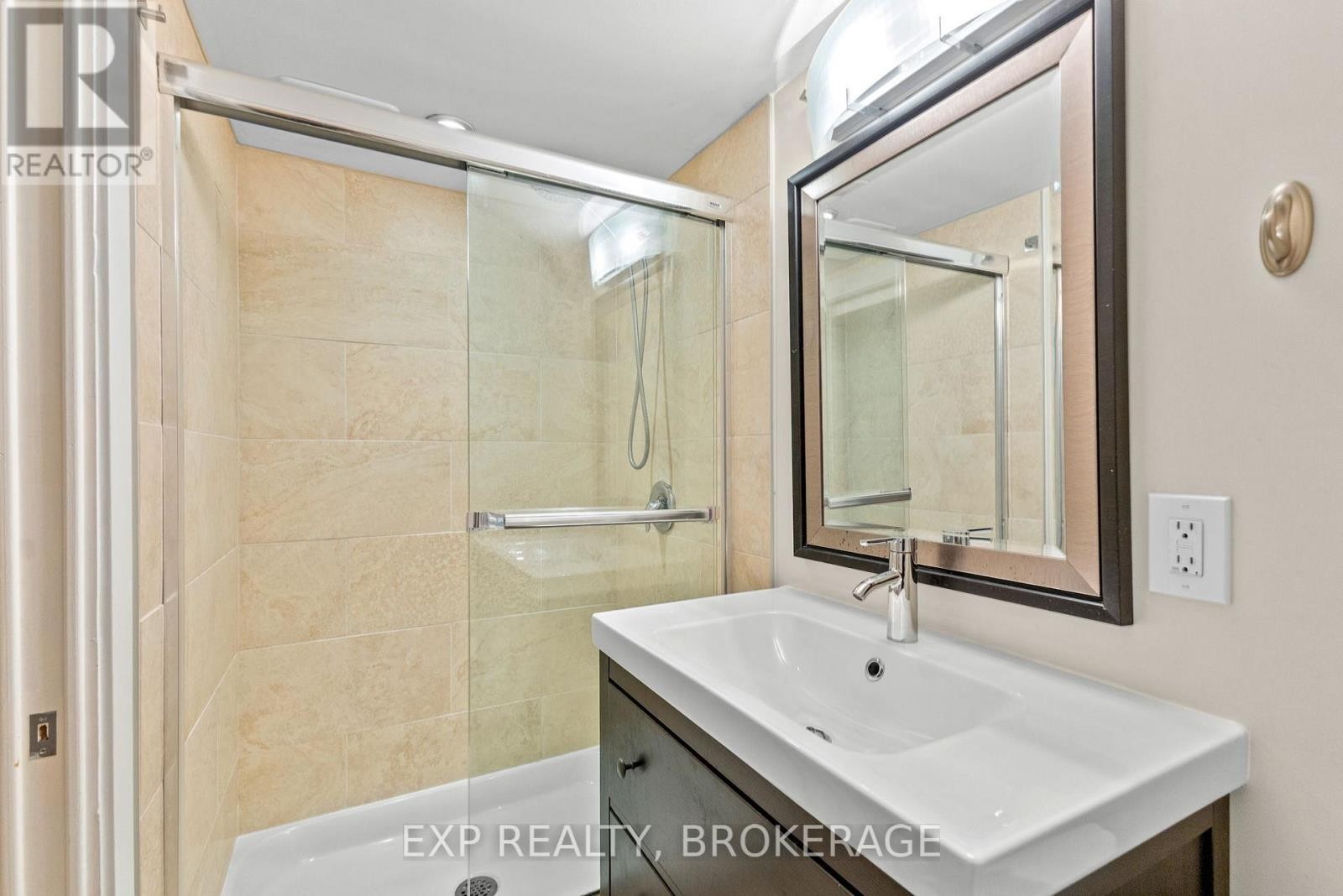 












896 WALKLEY ROAD

,
Ottawa,




Ontario
K1V6R5

