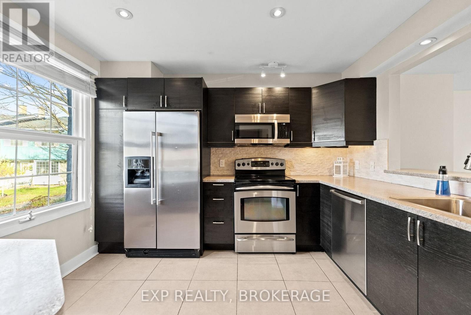 












896 WALKLEY ROAD

,
Ottawa,




Ontario
K1V6R5

