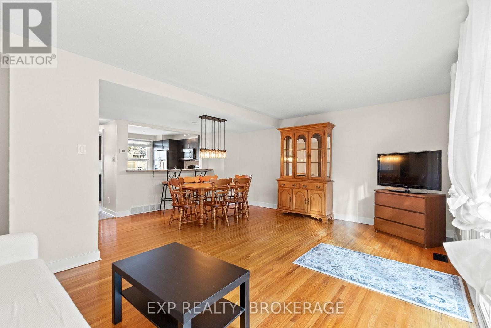 












896 WALKLEY ROAD

,
Ottawa,




Ontario
K1V6R5

