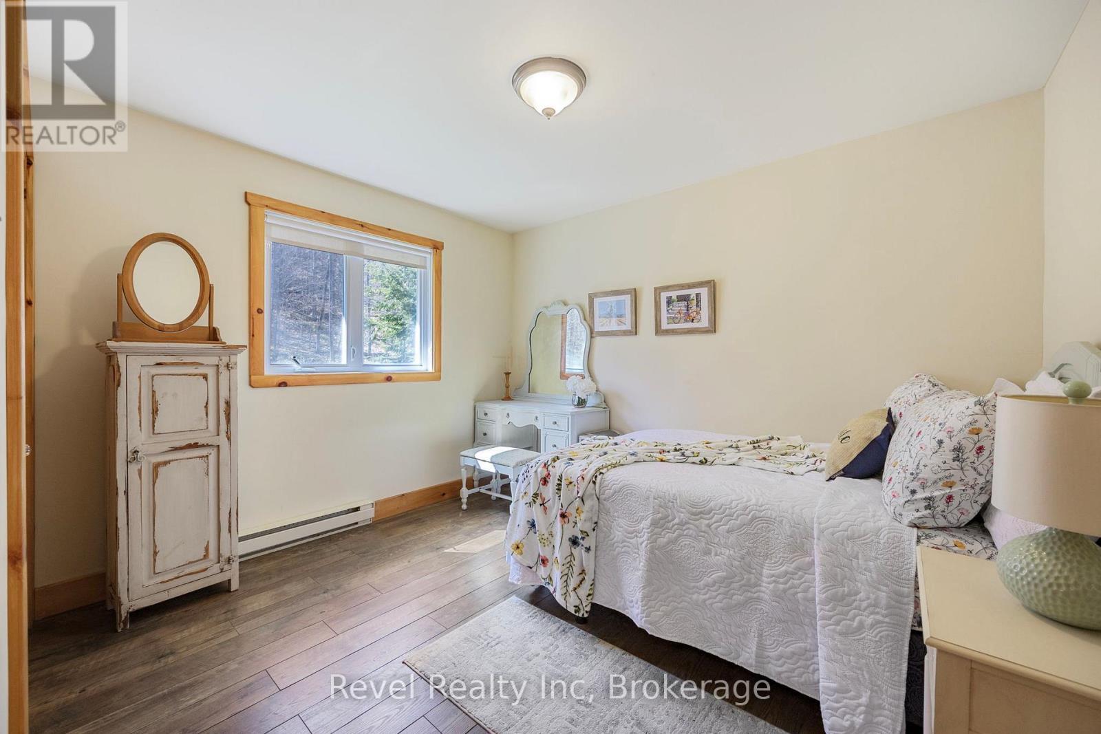 












197 NORTH SHORE DRIVE

,
Tiny,




Ontario
L9M0T8

