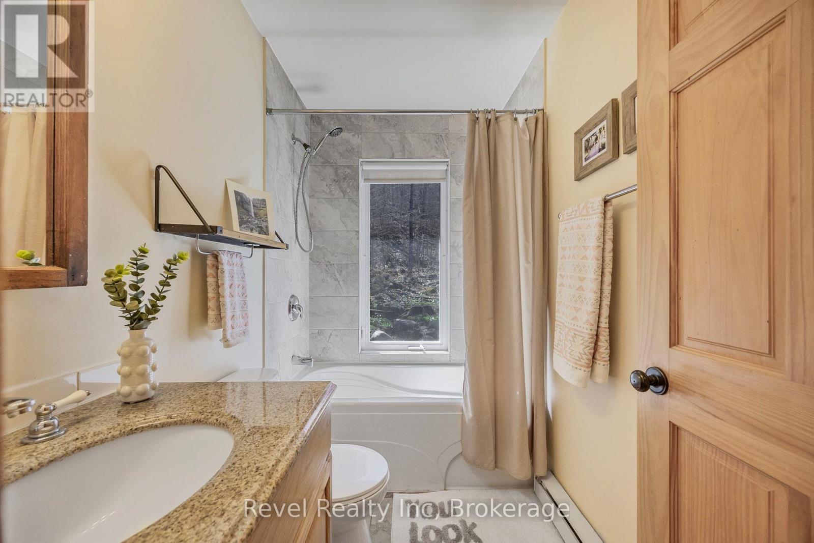












197 NORTH SHORE DRIVE

,
Tiny,




Ontario
L9M0T8

