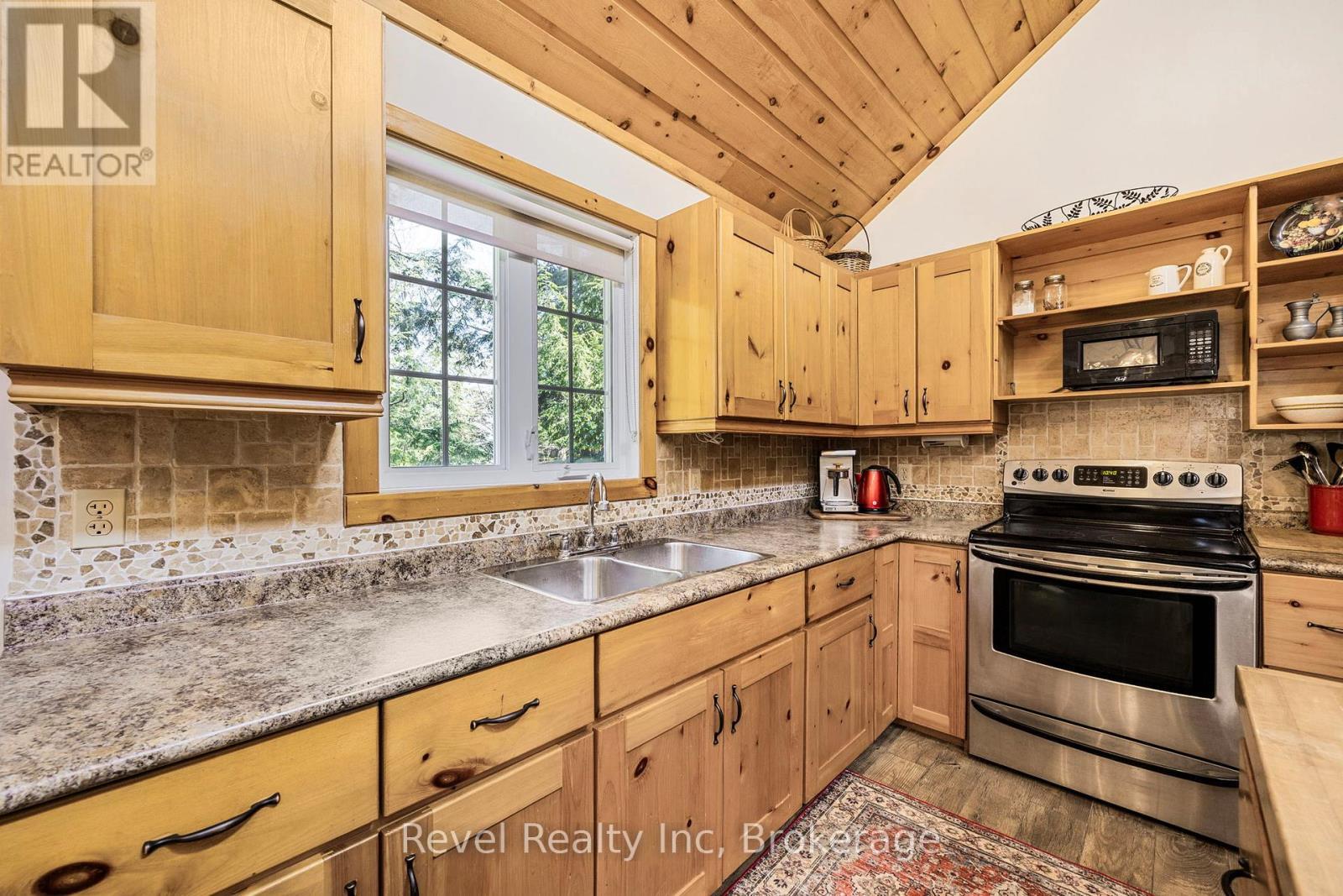 












197 NORTH SHORE DRIVE

,
Tiny,




Ontario
L9M0T8


