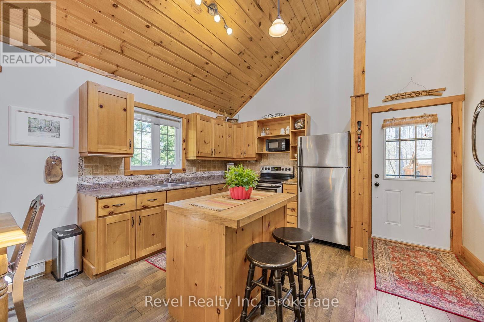












197 NORTH SHORE DRIVE

,
Tiny,




Ontario
L9M0T8

