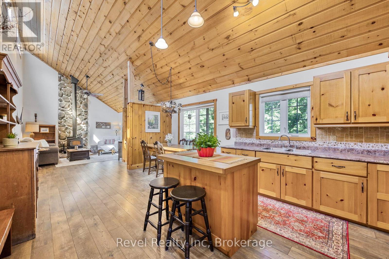












197 NORTH SHORE DRIVE

,
Tiny,




Ontario
L9M0T8

