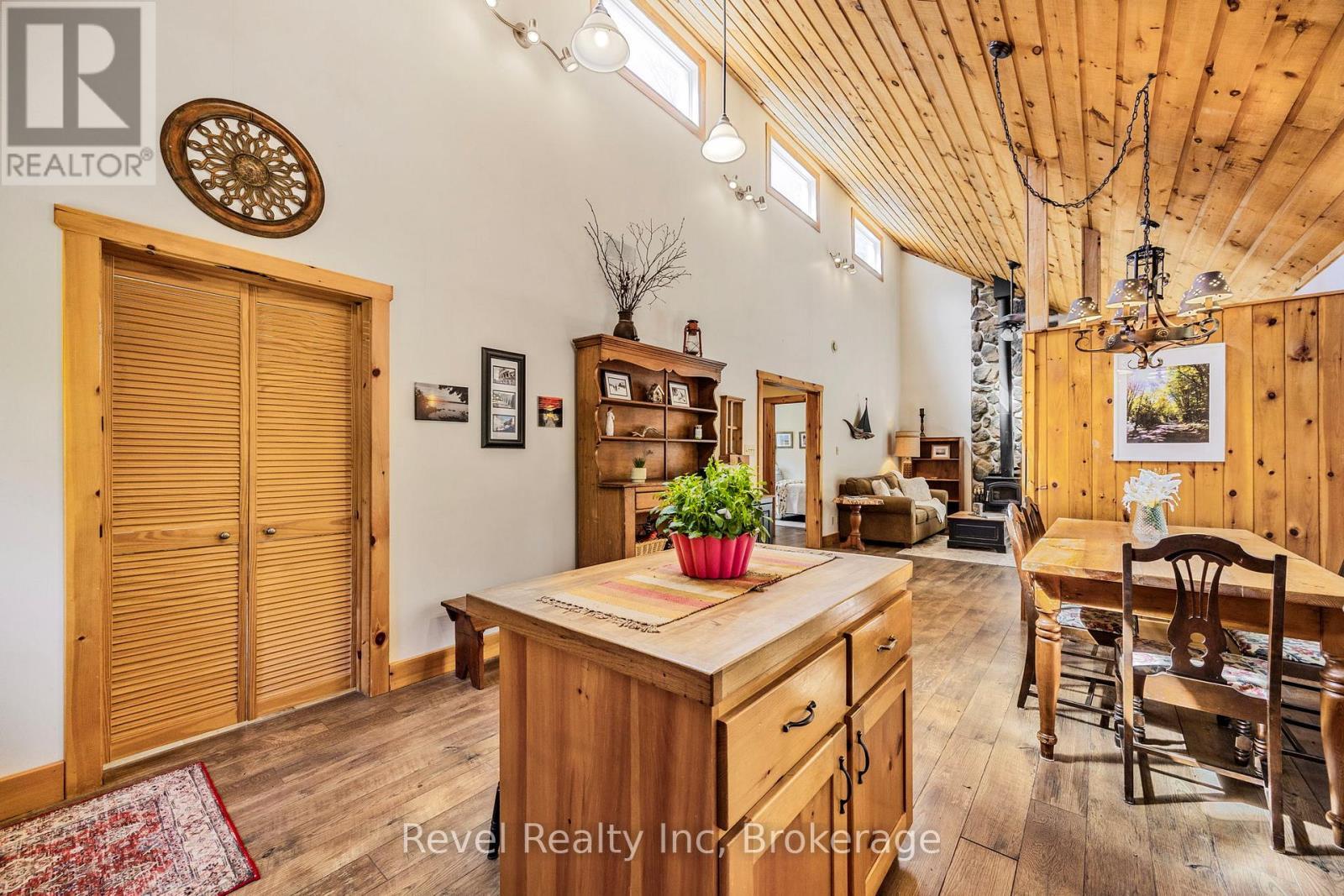 












197 NORTH SHORE DRIVE

,
Tiny,




Ontario
L9M0T8

