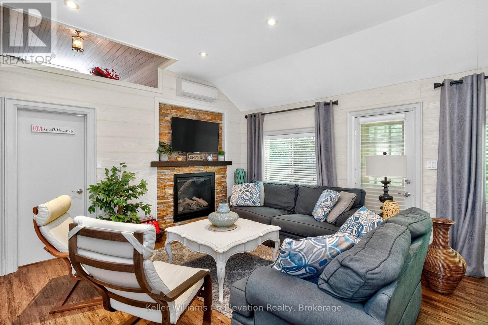 












19 EVANS DRIVE

,
Tiny,




Ontario
L0L2J0

