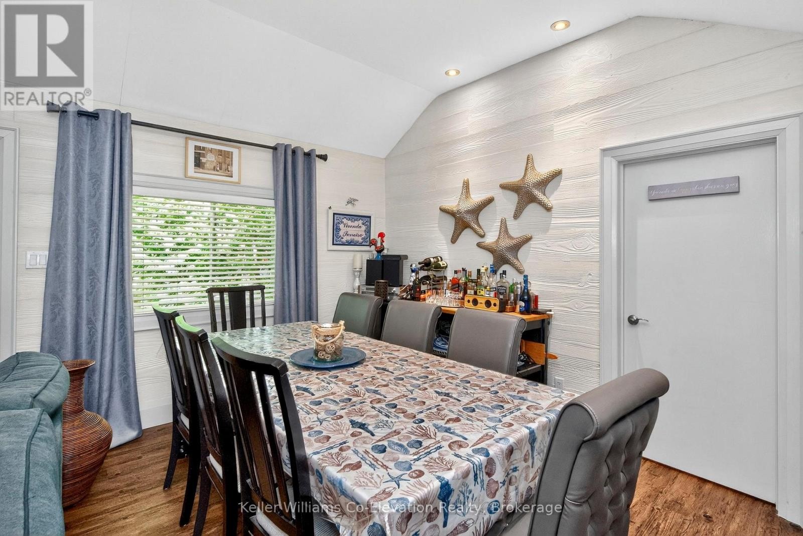 












19 EVANS DRIVE

,
Tiny,




Ontario
L0L2J0

