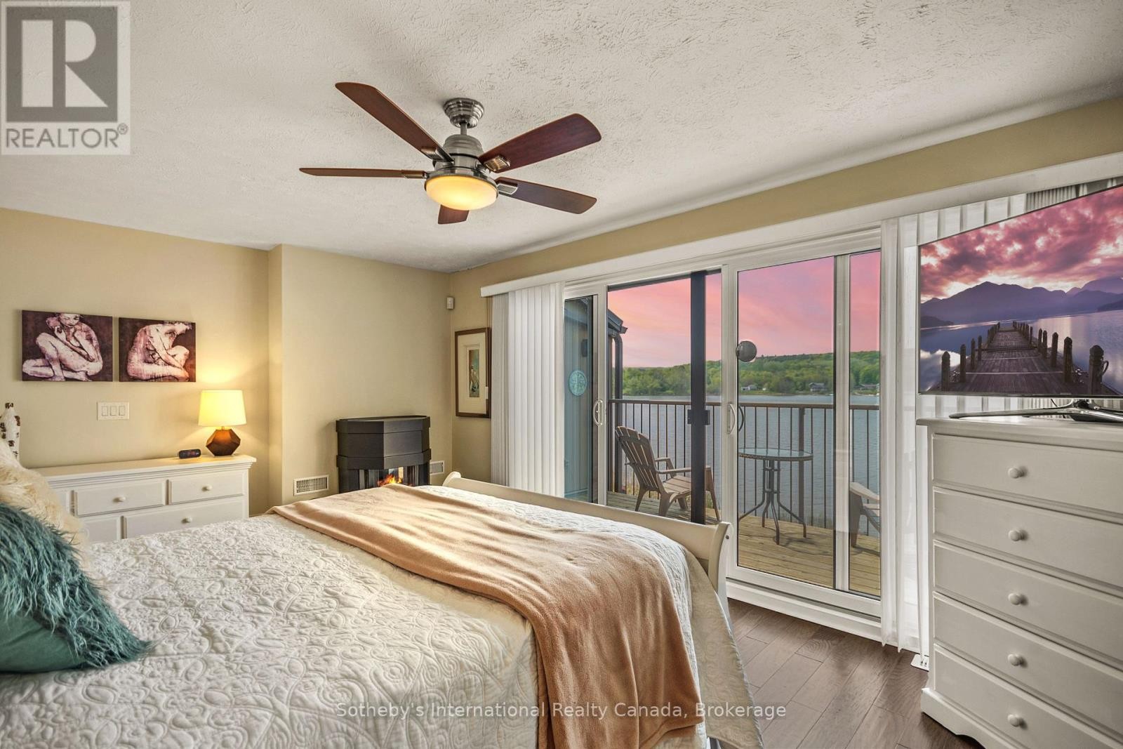 












10 - 8 BECK BOULEVARD

,
Penetanguishene,




Ontario
L9M1C3

