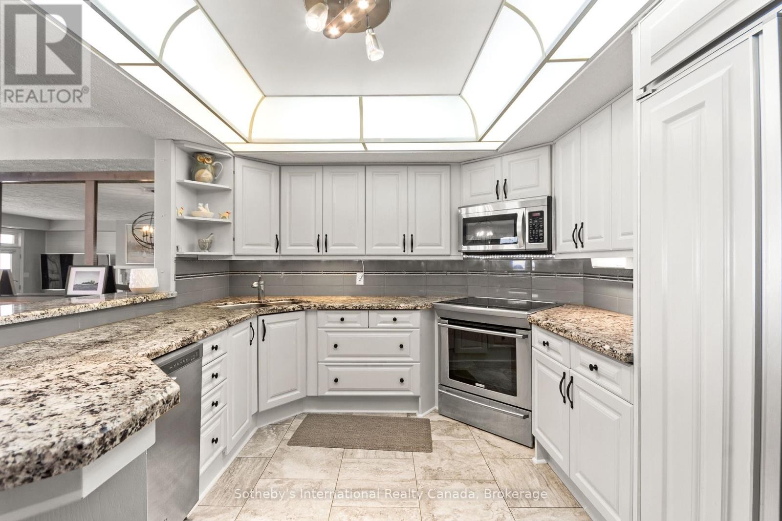 












10 - 8 BECK BOULEVARD

,
Penetanguishene,




Ontario
L9M1C3

