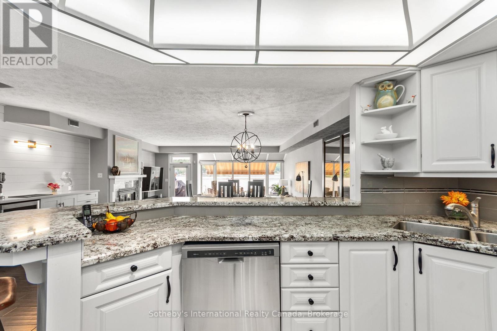 












10 - 8 BECK BOULEVARD

,
Penetanguishene,




Ontario
L9M1C3


