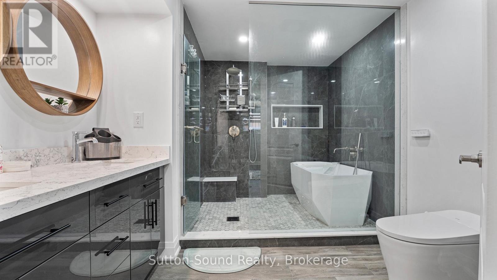 












14 LYDIA LANE

,
Brant (Paris),




Ontario
N3L0H5

