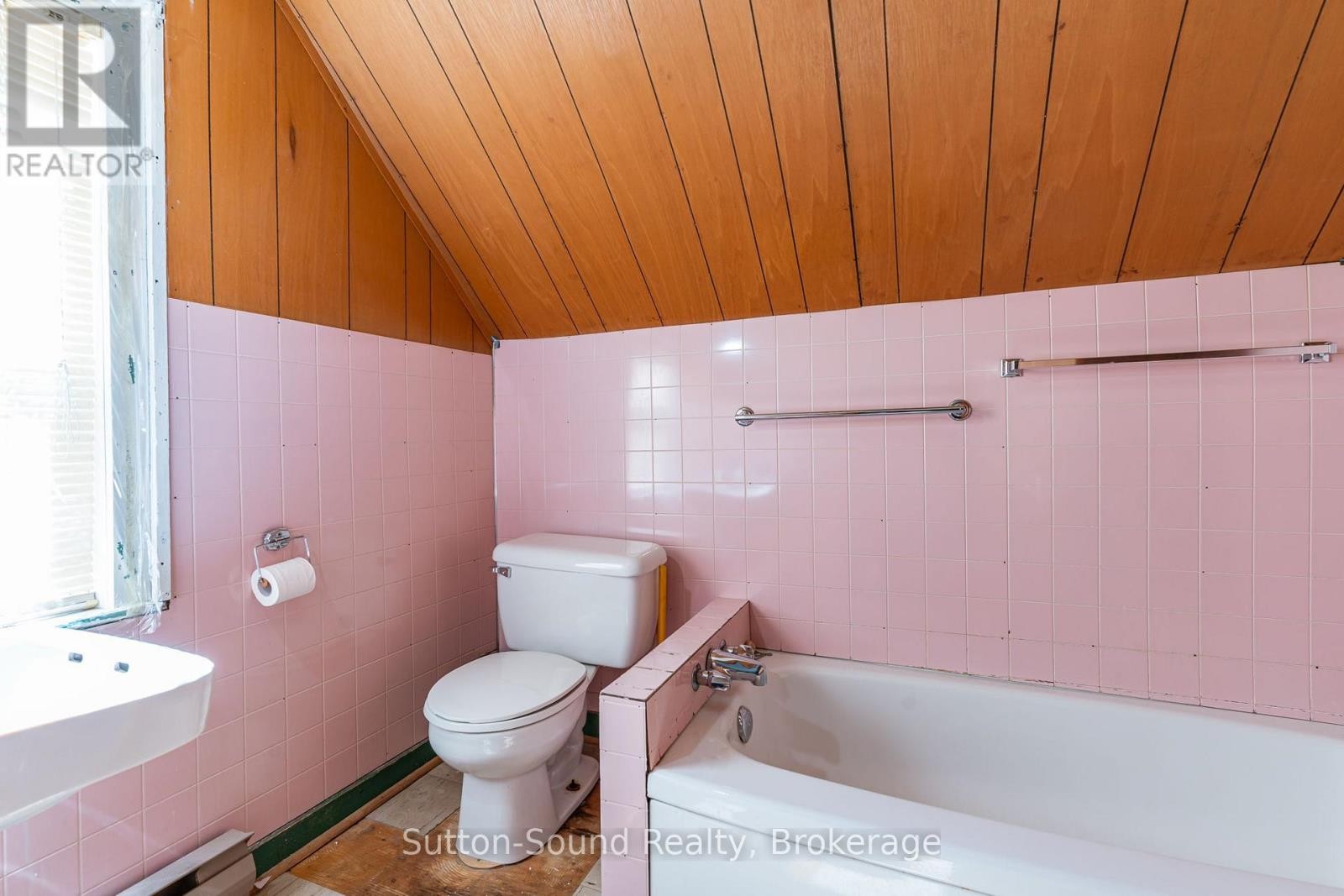 












443 AND 445 TAYLOR STREET

,
South Bruce Peninsula,




Ontario
N0H2T0

