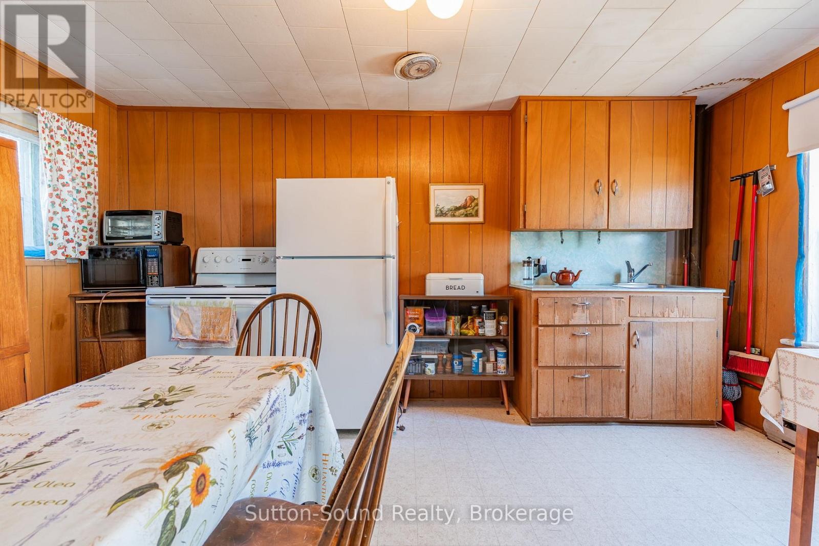 












443 AND 445 TAYLOR STREET

,
South Bruce Peninsula,




Ontario
N0H2T0

