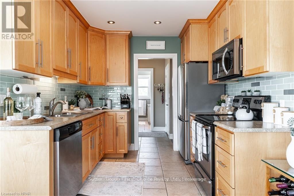 












152 ST PATRICK STREET

,
Stratford,




Ontario
N5A1A9

