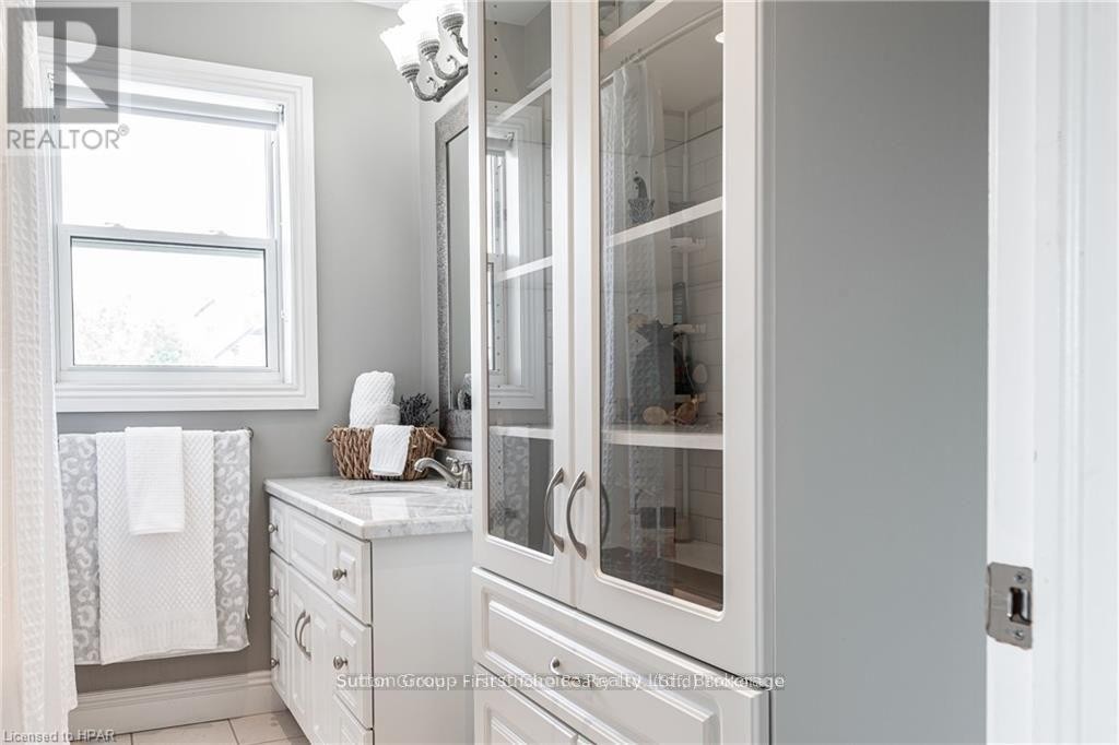 












152 ST PATRICK STREET

,
Stratford,




Ontario
N5A1A9

