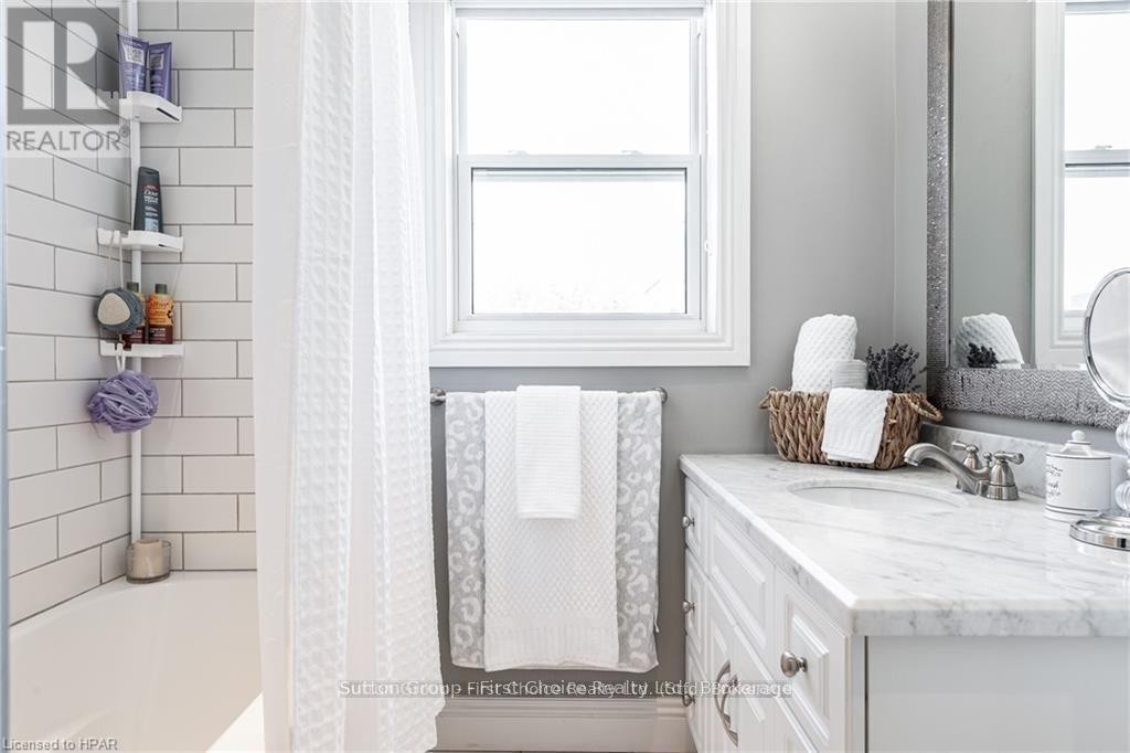 












152 ST PATRICK STREET

,
Stratford,




Ontario
N5A1A9

