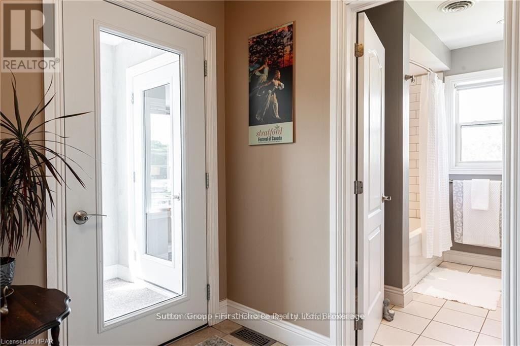 












152 ST PATRICK STREET

,
Stratford,




Ontario
N5A1A9

