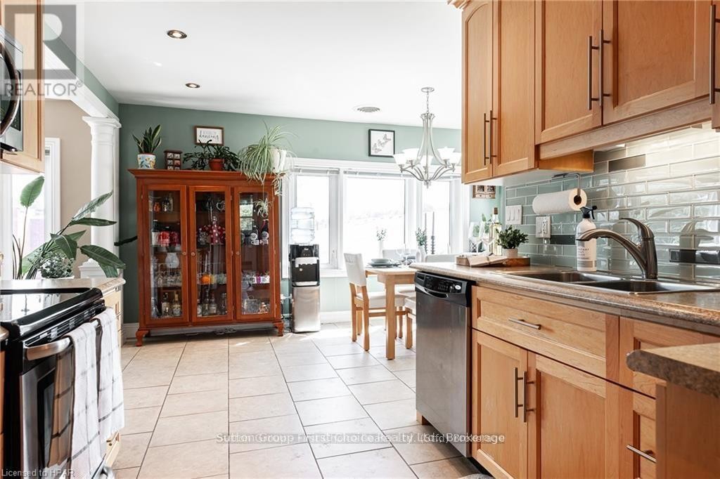 












152 ST PATRICK STREET

,
Stratford,




Ontario
N5A1A9

