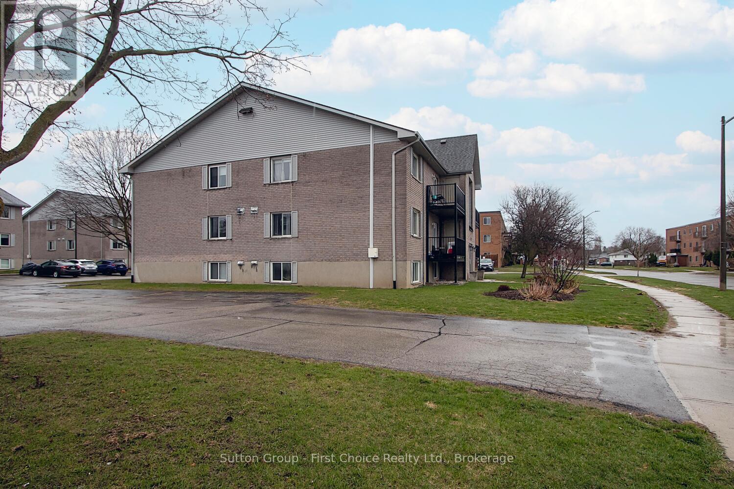 












110 - 50 CAMPBELL COURT N

,
Stratford,




Ontario
N5A7T6

