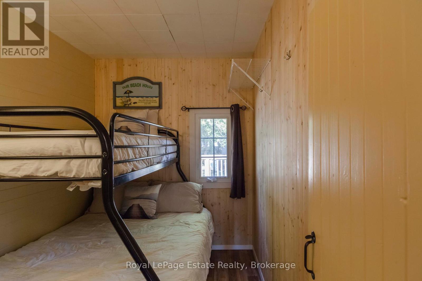 












207 FIRST STREET S

,
South Bruce Peninsula,




Ontario
N0H2G0

