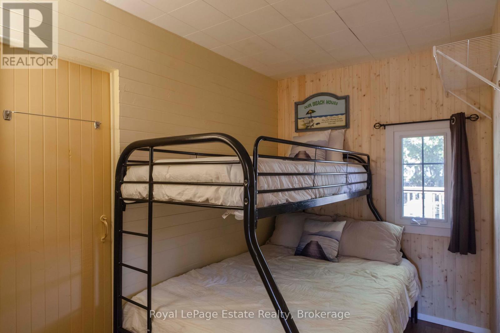












207 FIRST STREET S

,
South Bruce Peninsula,




Ontario
N0H2G0

