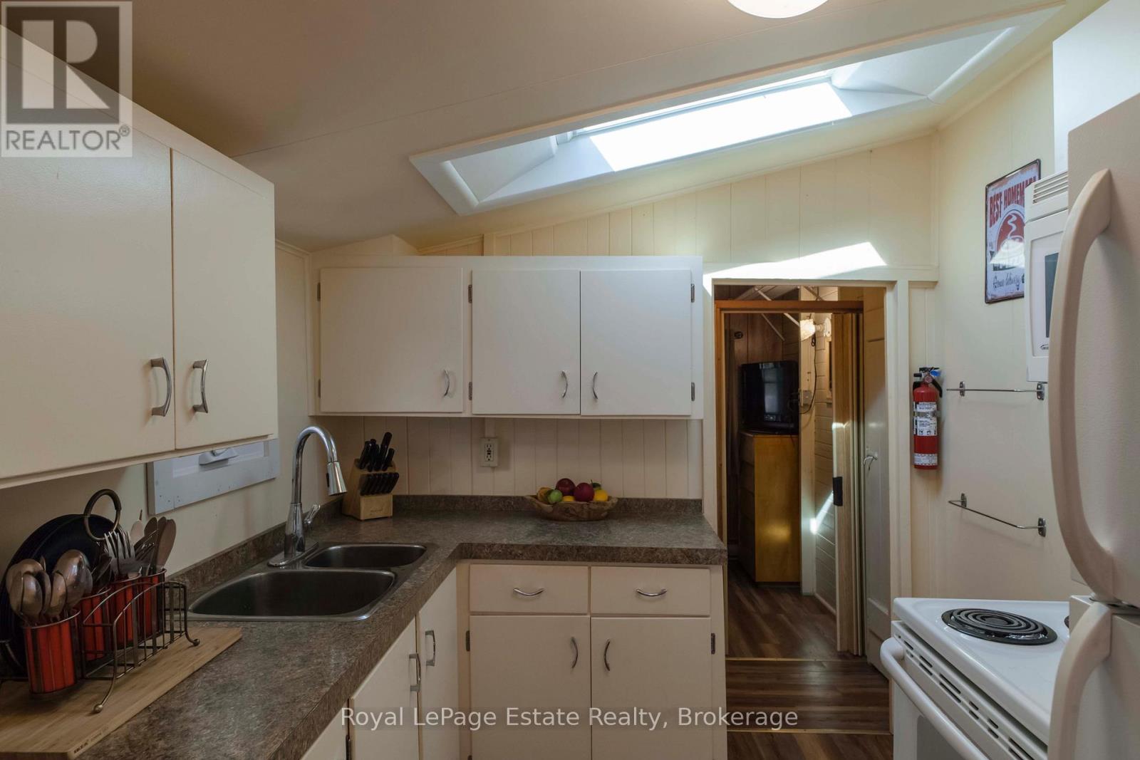 












207 FIRST STREET S

,
South Bruce Peninsula,




Ontario
N0H2G0

