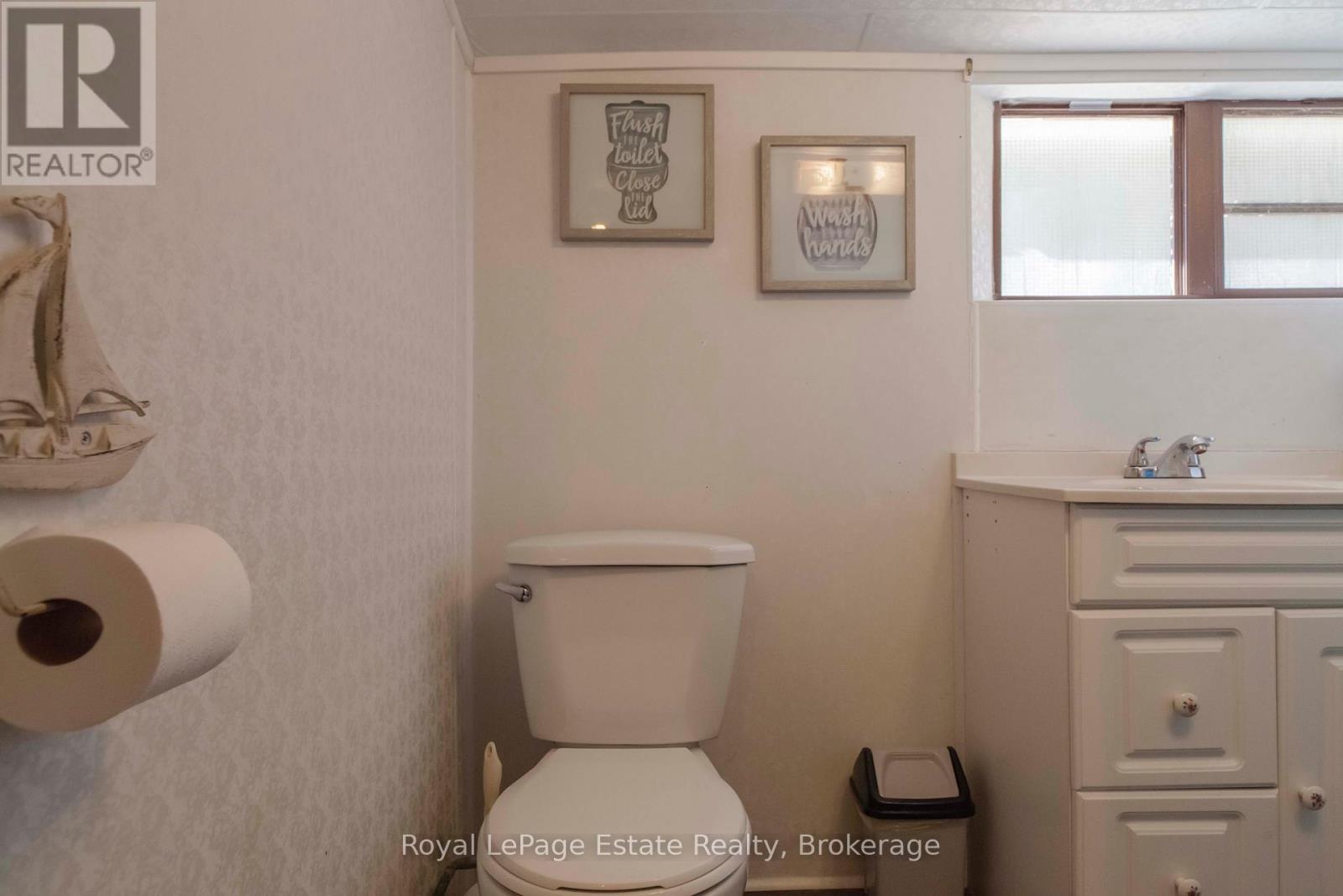












207 FIRST STREET S

,
South Bruce Peninsula,




Ontario
N0H2G0

